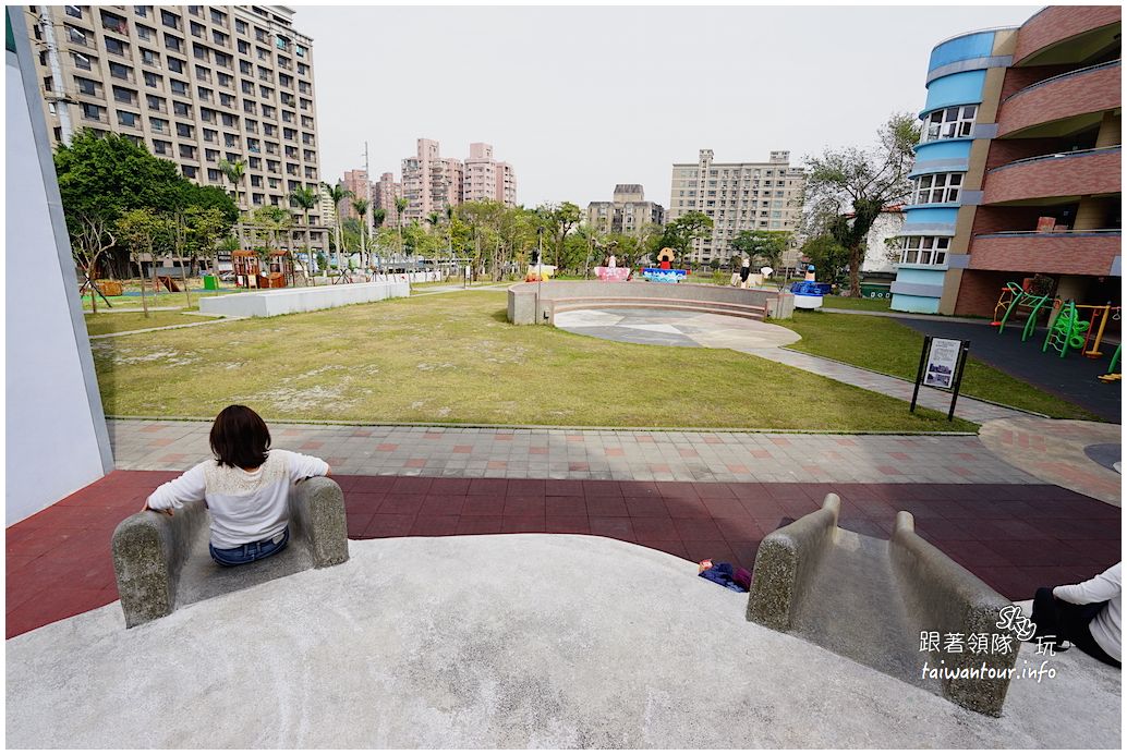 台北景點推薦-三峽老街旁三座滑石子溜滑梯【三峽國小】