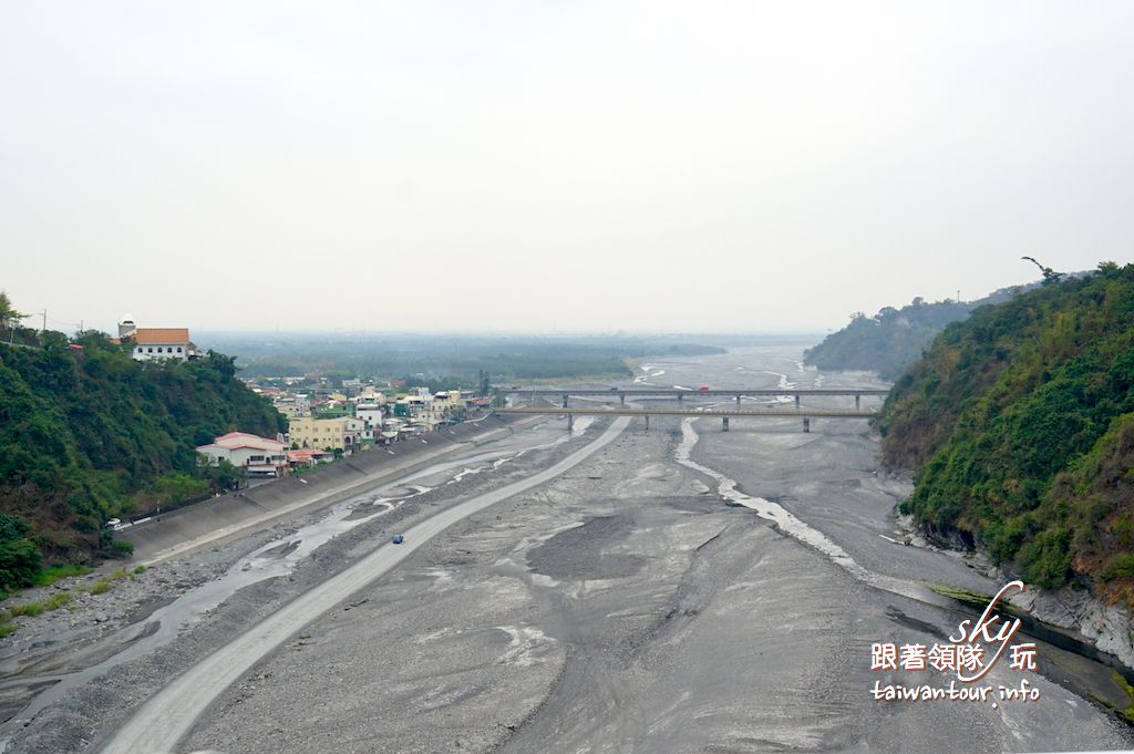 屏東景點推薦-全國最長臥床式【山川琉璃吊橋】