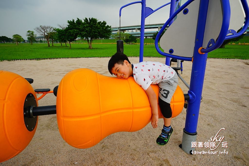 台北親子景點【大台北都會.幸福水漾公園.樂遊天地】沙池.迷宮.遊樂設施