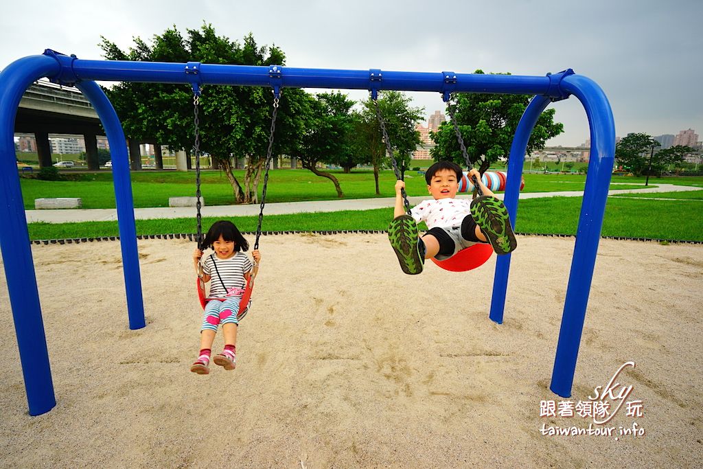 台北親子景點【大台北都會.幸福水漾公園.樂遊天地】沙池.迷宮.遊樂設施