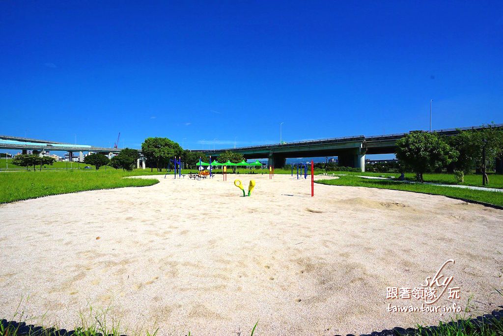 新北親子景點-最新多元化遊戲場【蘆洲環河(線型)公園】