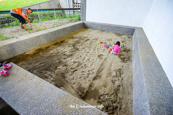 2020台北親子景點【永福橋下】雨天備案.公館水岸公園溜滑梯