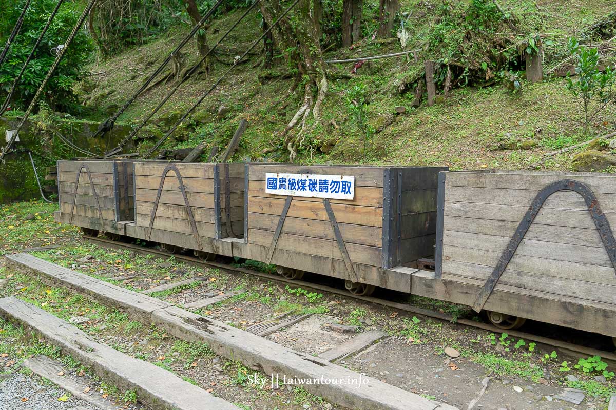 【十分車站.瀑布.老街】新北半日遊全台最大幕簾式瀑布.火車市集