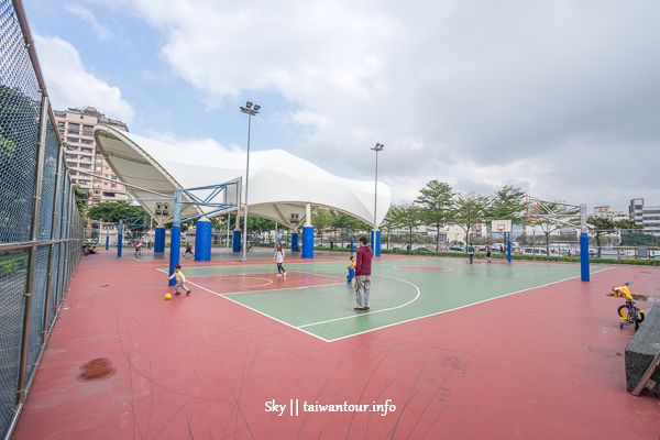 桃園親子景點【陽明運動公園】毛毛蟲特色溜滑梯