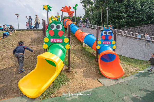 桃園親子景點【陽明運動公園】毛毛蟲特色溜滑梯