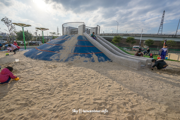 新北親子景點-最新多元化遊戲場【蘆洲環河(線型)公園】