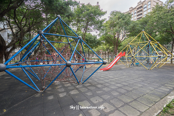 桃園親子景點【同安親子公園】超多攀爬網溜滑梯