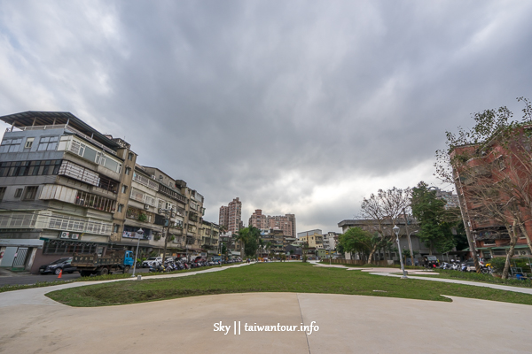 新北市親子景點【佳和公園】中和大型波浪攀爬網