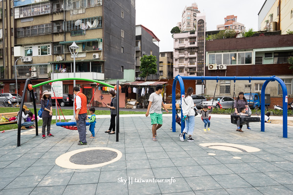 新北市親子景點【佳和公園】中和大型波浪攀爬網