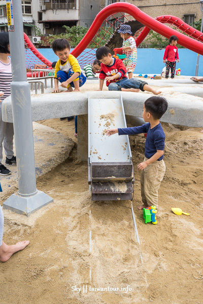 新北市親子景點【佳和公園】中和大型波浪攀爬網