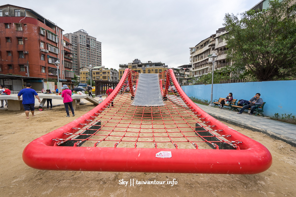 新北市親子景點【佳和公園】中和大型波浪攀爬網