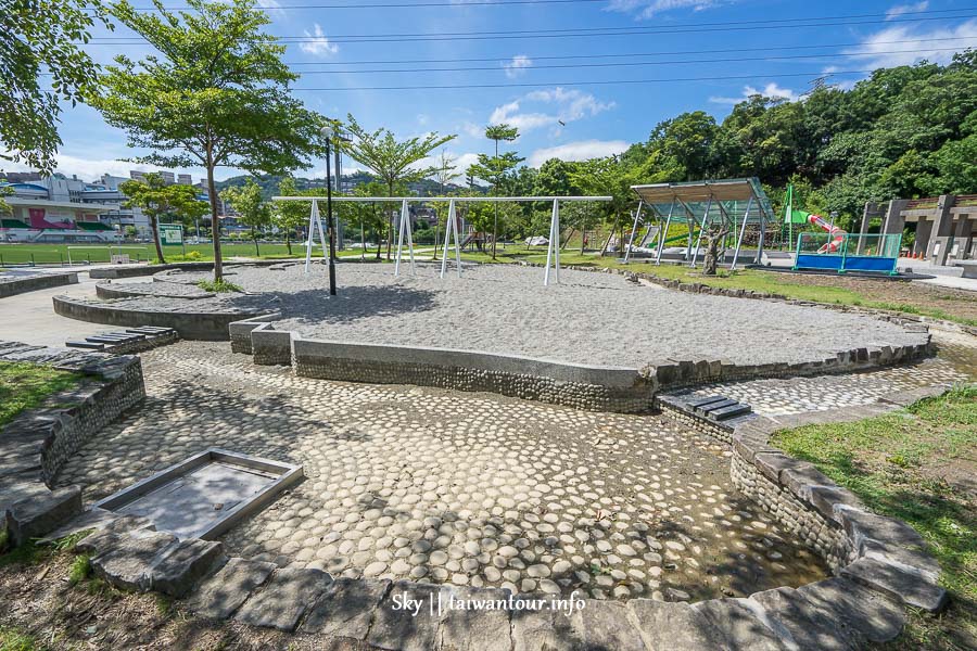 【錦和運動公園】中和親子景點三樓高滾輪溜滑梯.沙坑