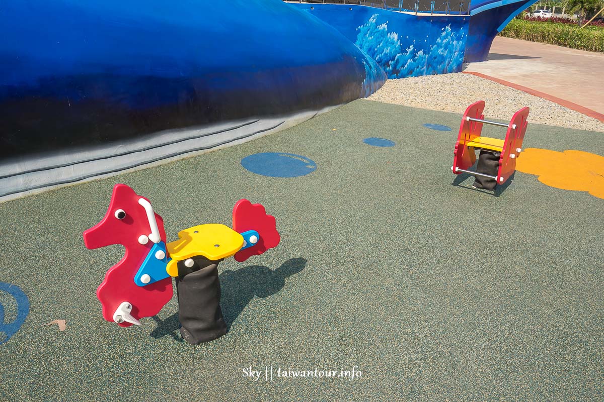 新北【八里商港公園】全臺第一座鯨魚地景共融式兒童遊戲場