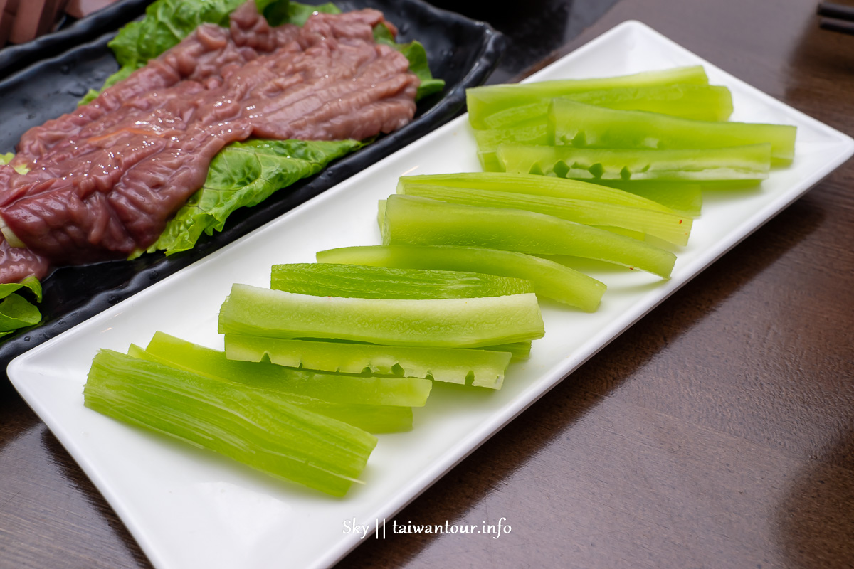 台北東區美食【小膳香成都麻辣火鍋】鴛鴦鍋聚餐推薦.菜單