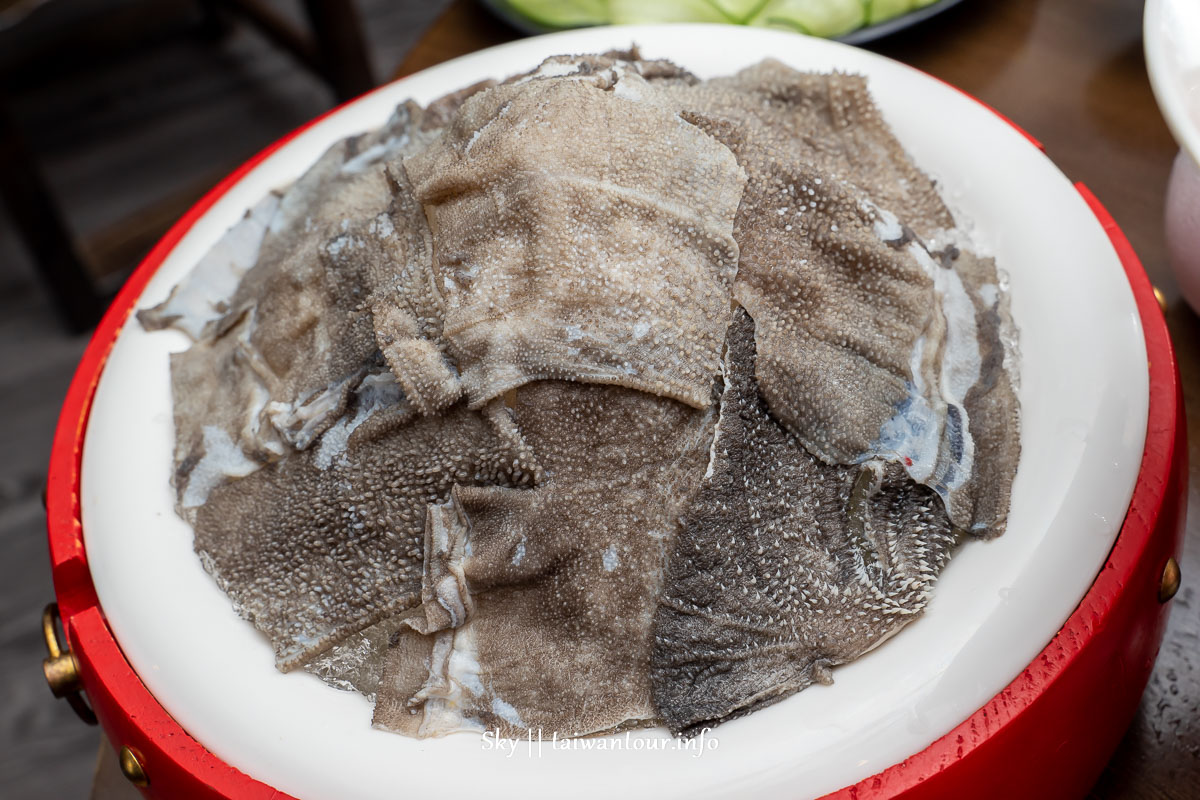 台北東區美食【小膳香成都麻辣火鍋】鴛鴦鍋聚餐推薦.菜單