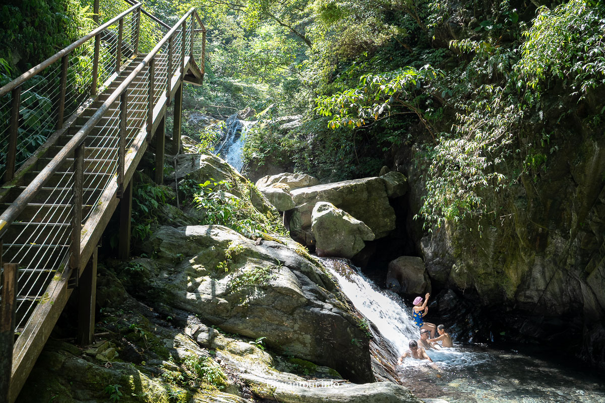 【新寮瀑布】宜蘭冬山鄉親子玩水步道秘境推薦景點