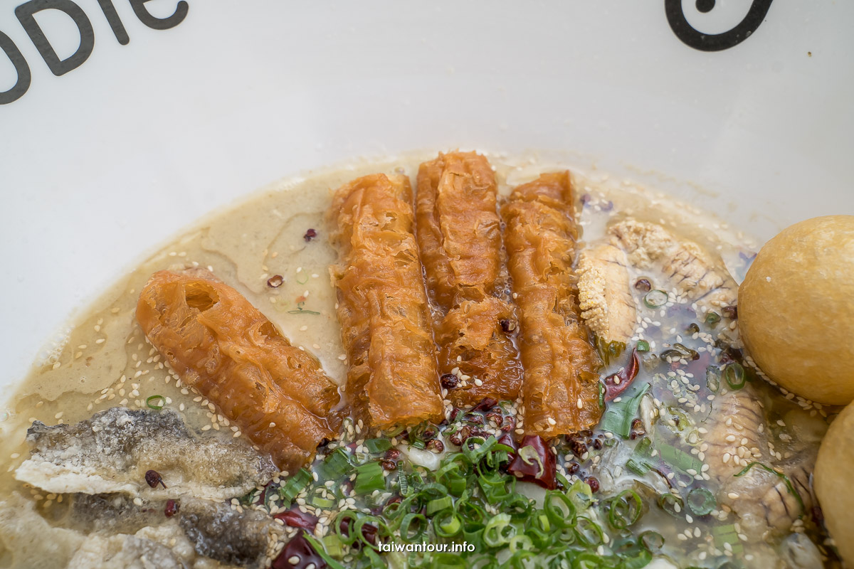 【小膳小麵】四川麵食.東區網美餐廳.蟹黃麵.金湯酸菜魚麵