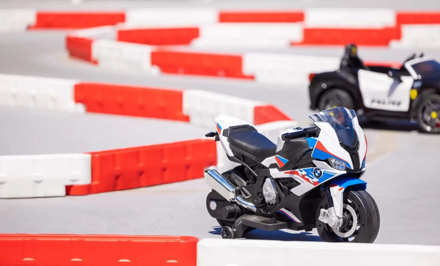 【桃園朋趣豪華露營車】親子住宿推薦.價格 【桃園朋趣豪華露營車】親子住宿推薦.價格