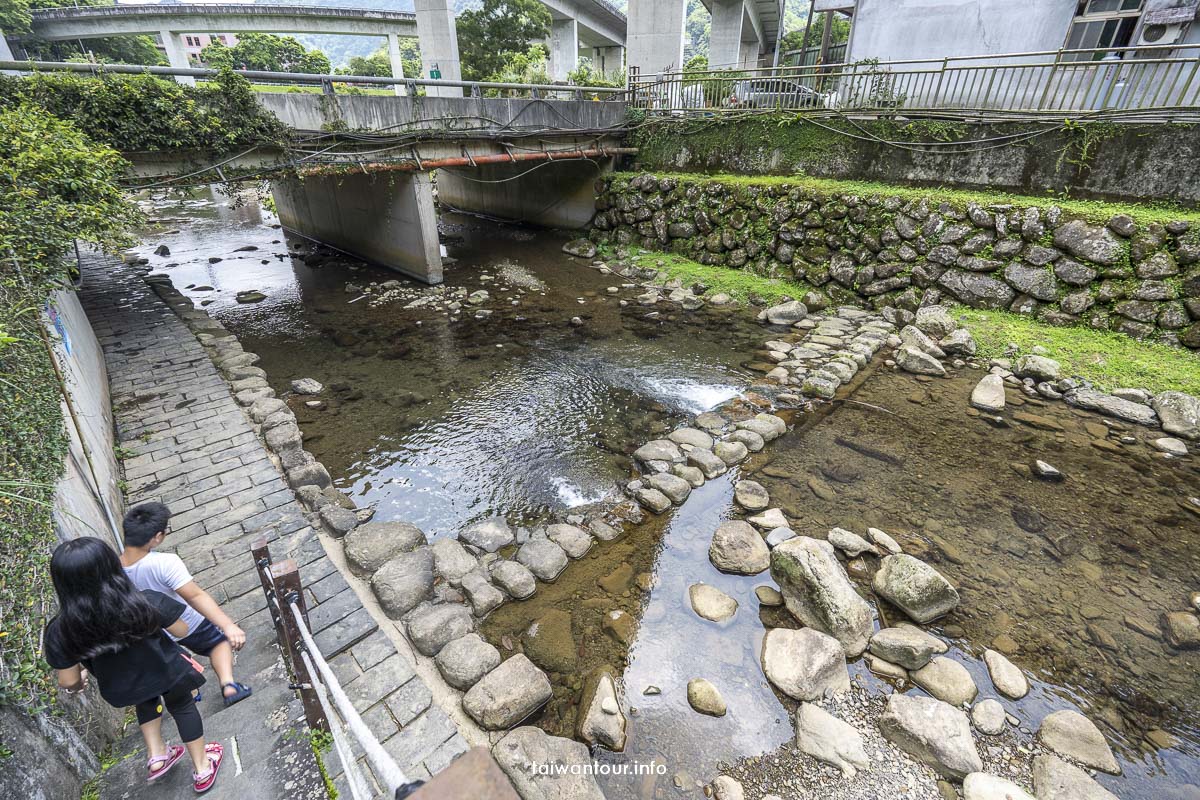 【下坑子口溪親水遊憩區】新北坪林親子玩水景點 【下坑子口溪親水遊憩區】新北坪林親子玩水景點