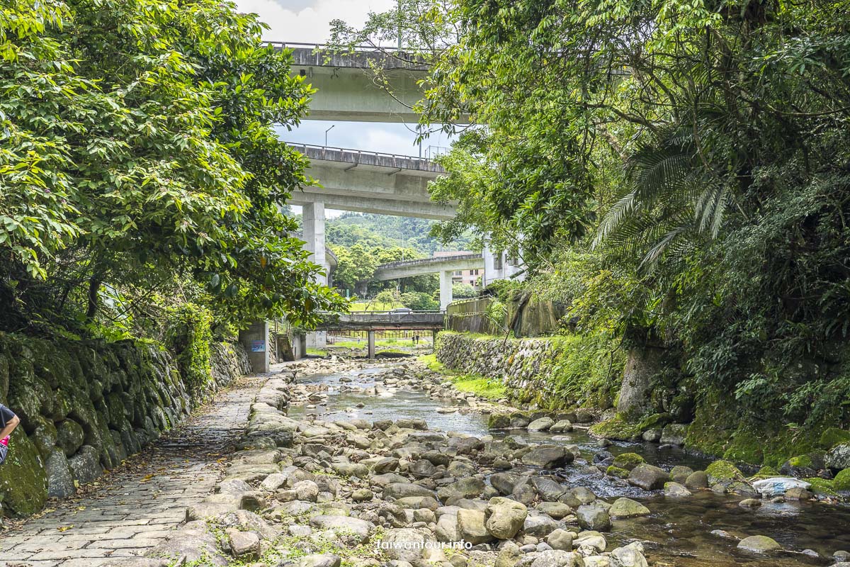 【下坑子口溪親水遊憩區】新北坪林親子玩水景點 【下坑子口溪親水遊憩區】新北坪林親子玩水景點
