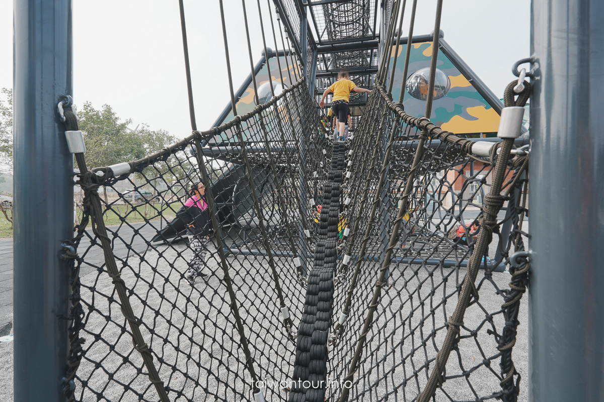 【湖口公五特色公園】新竹親子景點推薦.裝甲車遊戲場