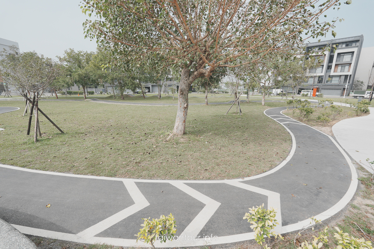 【湖口公五特色公園】新竹親子景點推薦.裝甲車遊戲場