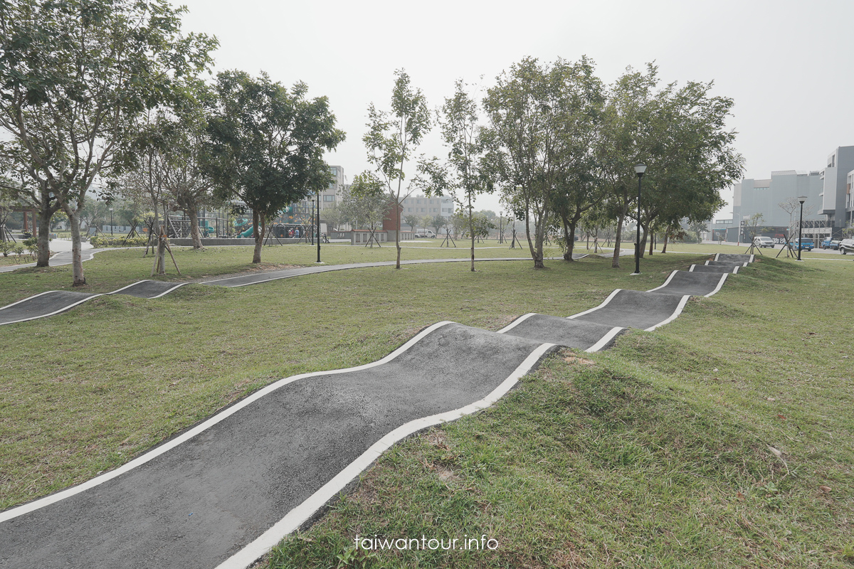 【湖口公五特色公園】新竹親子景點推薦.裝甲車遊戲場