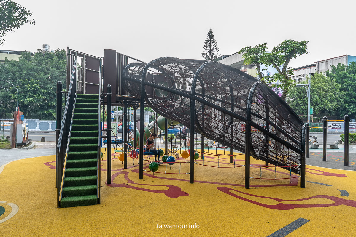 【永寧廣場親子跑酷遊戲場】土城親子景點