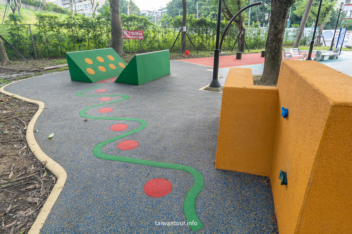 【永寧廣場親子跑酷遊戲場】土城親子景點