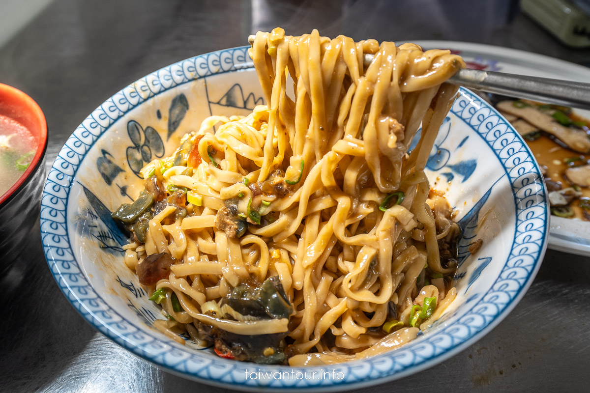 【龍門排骨麵】澎湖美食推薦平價椒麻皮蛋麵