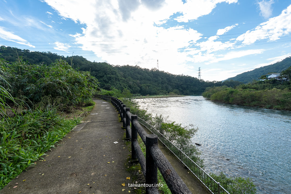 【逮魚堀溪自行車道】新北坪林景點推薦親子觀魚步道