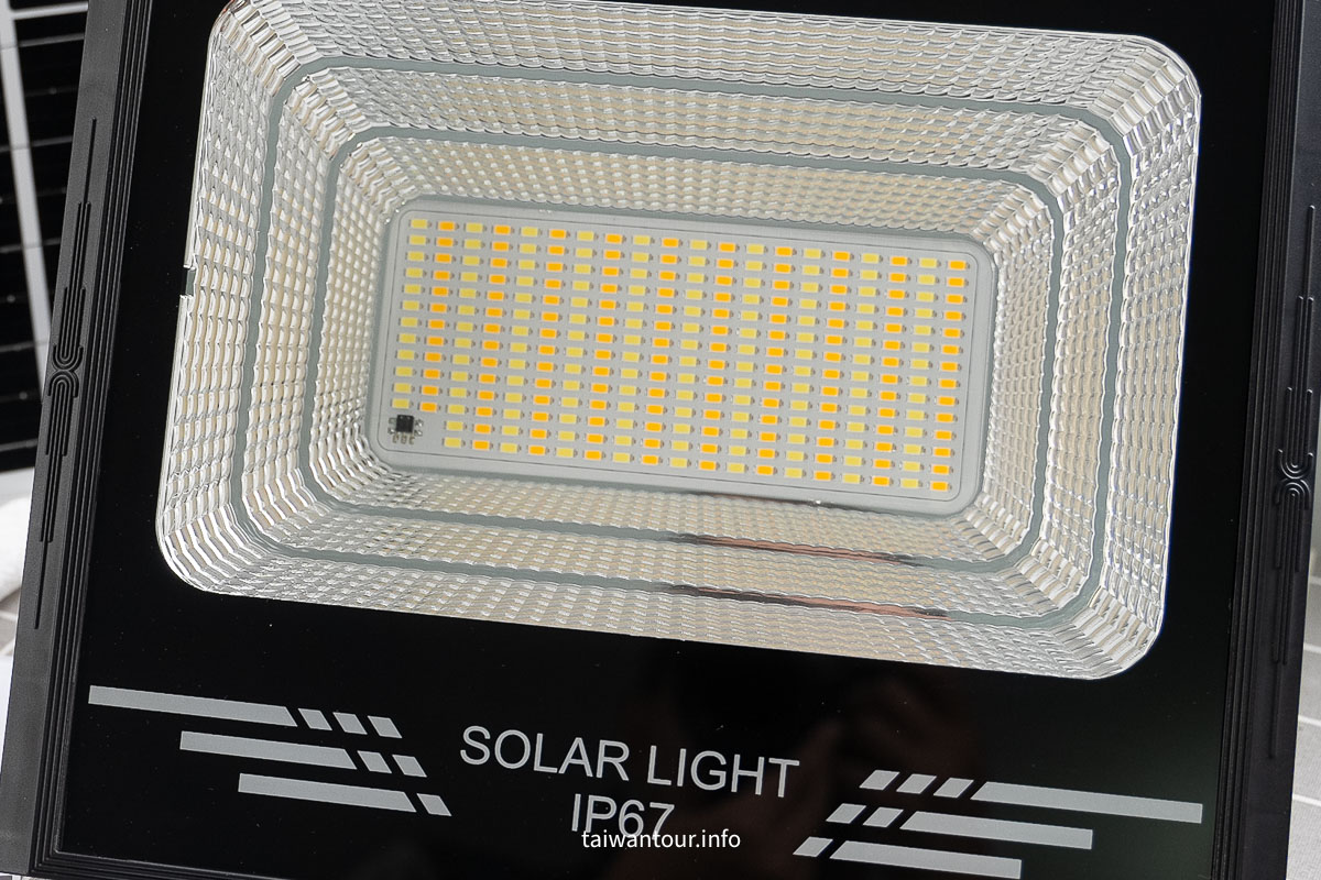 【SES賽思能源】聚寶盆太陽能投射燈開箱｜IP67 防水、1500W 等效亮度，戶外照明實測