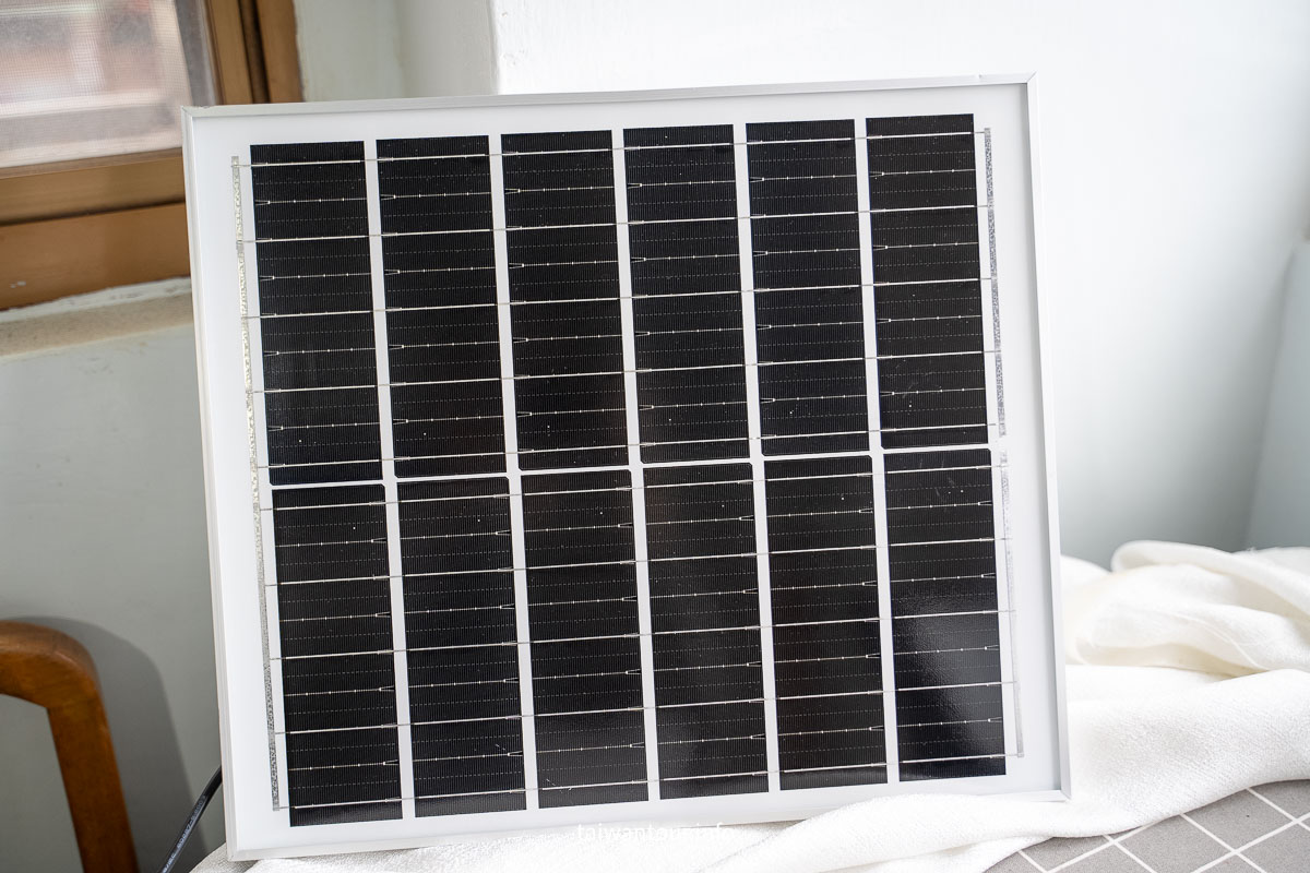 【SES賽思能源】聚寶盆太陽能投射燈開箱｜IP67 防水、1500W 等效亮度，戶外照明實測