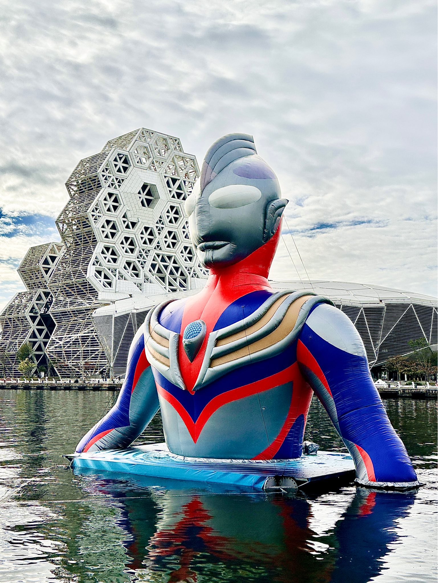 【2026 高雄冬日遊樂園】免費設施、交通全攻略！親子必玩懶人包