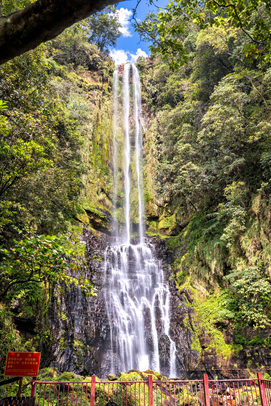 【五峰旗瀑布】宜蘭礁溪親子樂齡景點.步道推薦