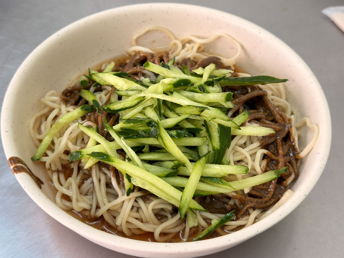 【鴻元涼麵】三重在地人才知極濃黑芝麻醬.手工水餃.炒飯必點！