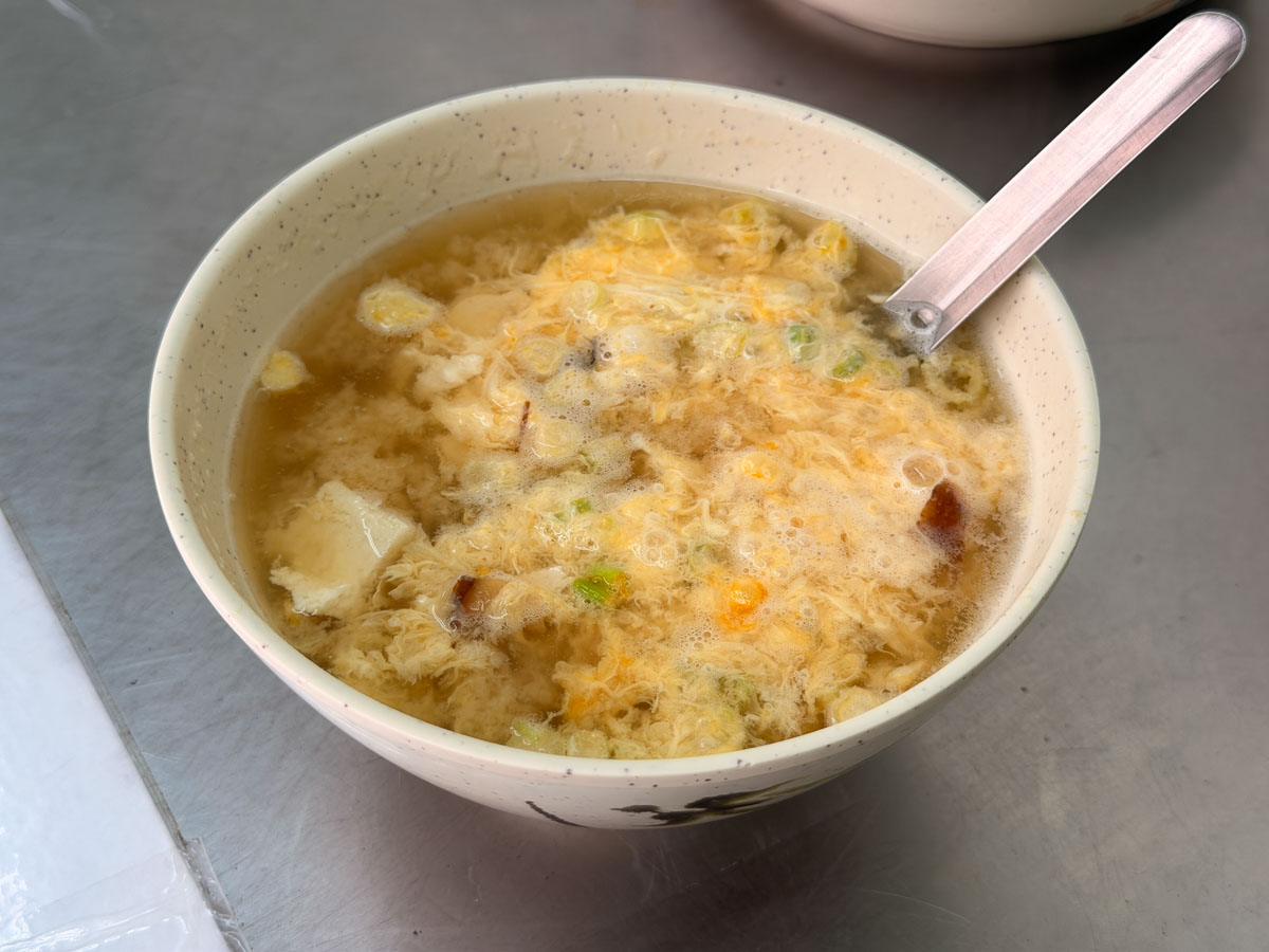 【鴻元涼麵】三重在地人才知極濃黑芝麻醬.手工水餃.炒飯必點！