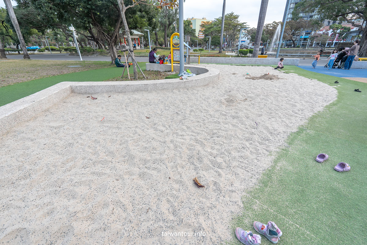 【屏東公園共融式遊戲場】鳥巢鞦韆.伯勞鳥塔,讓小怪獸「秒斷電」的神奇景點! 【屏東公園共融式遊戲場】鳥巢鞦韆.伯勞鳥塔,讓小怪獸「秒斷電」的神奇景點!
