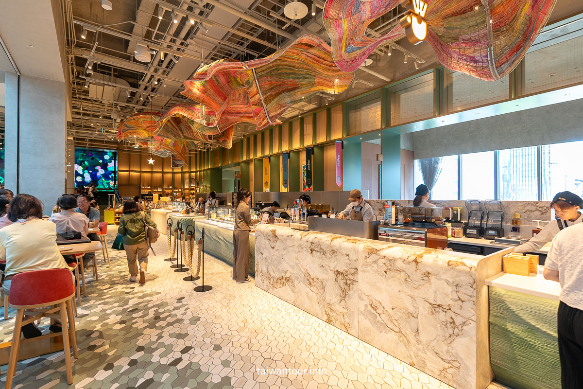 【星巴克典藏 DREAM PLAZA 台北】信義區網美黃金美人魚牆! 【星巴克典藏 DREAM PLAZA 台北】信義區網美黃金美人魚牆!