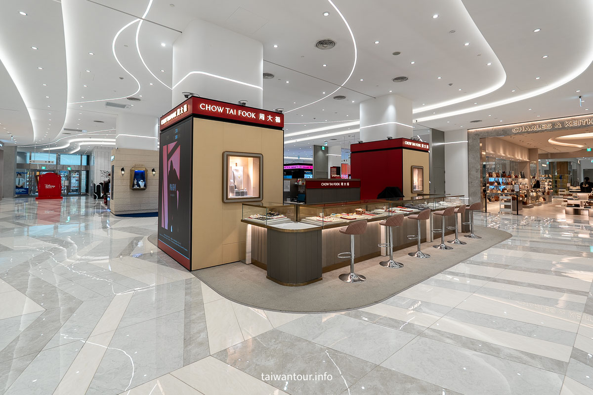 【星巴克典藏 DREAM PLAZA 台北】信義區網美黃金美人魚牆！