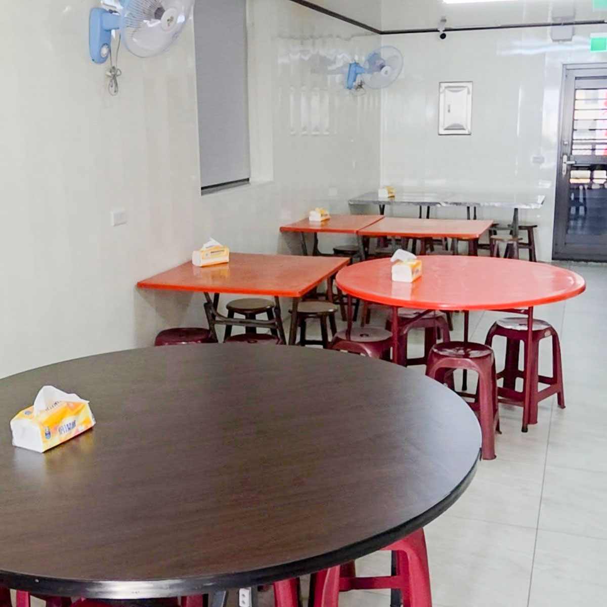 【小老闆海鮮料理代客料理(阿雪姨)】衝大溪漁港必吃！現撈海鮮、客製化現炒