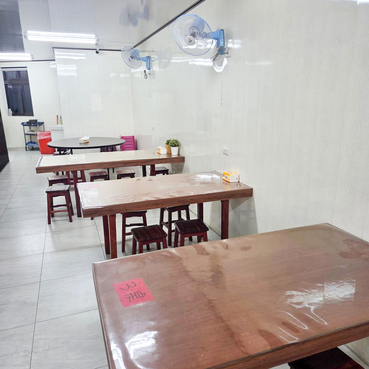 【小老闆海鮮料理代客料理(阿雪姨)】衝大溪漁港必吃！現撈海鮮、客製化現炒