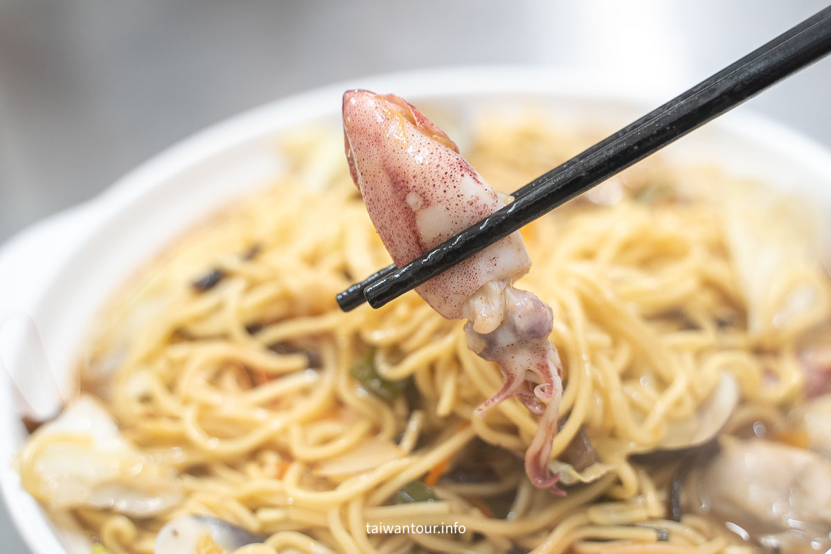【柳媽媽海鮮粥麵館】金山老街美食必點海鮮粥、小卷炒麵全攻略！