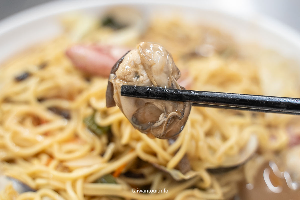 【柳媽媽海鮮粥麵館】金山老街美食必點海鮮粥、小卷炒麵全攻略！
