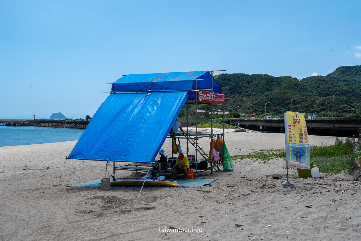 【2026萬里沙灘】翡翠灣海水浴場玩水攻略.交通.停車.抹茶山丘一次看 【2026萬里沙灘】翡翠灣海水浴場玩水攻略.交通.停車.抹茶山丘一次看