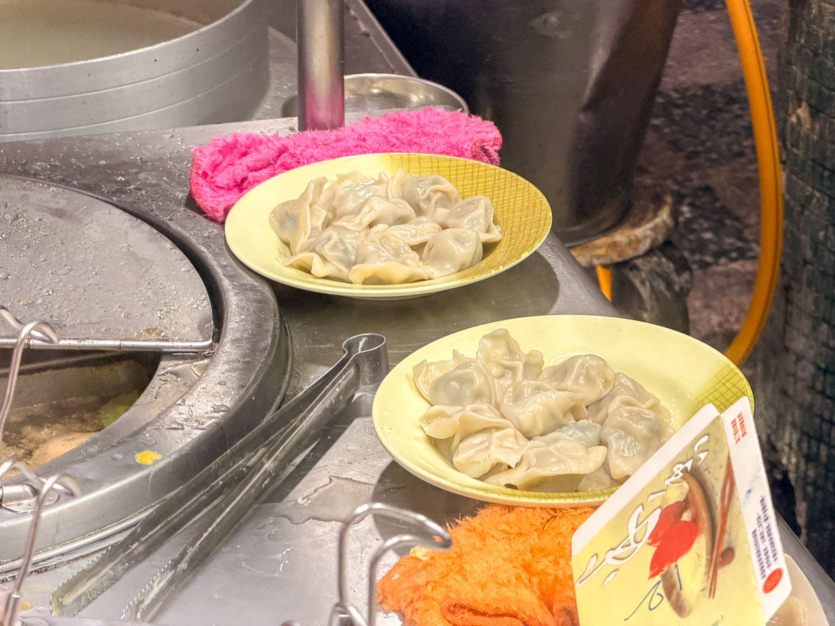 【三重憶味⽔餃館】溪尾街美食.深夜⽔餃老店