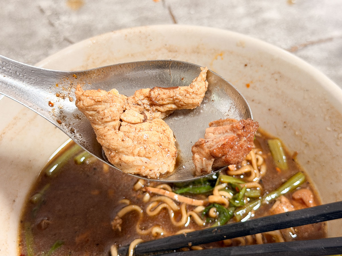 【小媽泰國船麵】三重超正宗泰國街頭黑湯、冬蔭功酸辣過癮 【小媽泰國船麵】三重超正宗泰國街頭黑湯、冬蔭功酸辣過癮