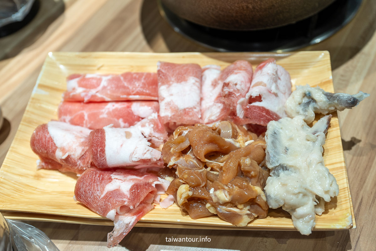 【饗食鍋吃到飽】獨創「雙享鴛鴦鍋+個人燒烤」一鍋兩吃!自助吧蔬菜、冰淇淋、飲料無限享用 【饗食鍋吃到飽】獨創「雙享鴛鴦鍋+個人燒烤」一鍋兩吃!自助吧蔬菜、冰淇淋、飲料無限享用