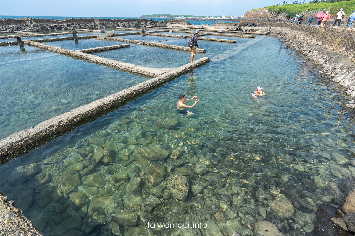【池西岩瀑、九孔瀑布】澎湖西嶼秘境.退潮才能看見的玄武岩海岸奇景! 【池西岩瀑、九孔瀑布】澎湖西嶼秘境.退潮才能看見的玄武岩海岸奇景!