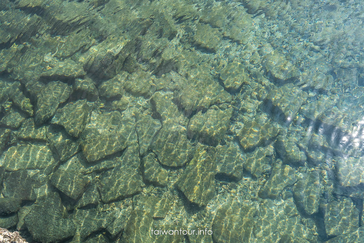 【池西岩瀑、九孔瀑布】澎湖西嶼秘境.退潮才能看見的玄武岩海岸奇景! 【池西岩瀑、九孔瀑布】澎湖西嶼秘境.退潮才能看見的玄武岩海岸奇景!
